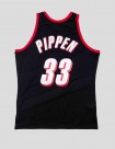 CAMISETA MITCHELL & NESS BLAZERS TRAIL SCOTTIE PIPPEN NEGRA