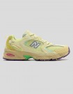 ZAPATILLAS NEW BALANCE 530 X SALEHE BEMBURY  DUSTY YELLOW-CELERY GREEN
