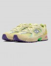 ZAPATILLAS NEW BALANCE 530 X SALEHE BEMBURY  DUSTY YELLOW-CELERY GREEN