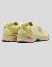 ZAPATILLAS NEW BALANCE 530 X SALEHE BEMBURY  DUSTY YELLOW-CELERY GREEN