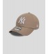 GORRA NEW ERA NEW YORK YANKEES ESSENTIAL 9FORTY  PASTEL BROWN