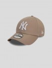 GORRA NEW ERA NEW YORK YANKEES ESSENTIAL 9FORTY  PASTEL BROWN