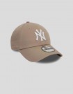 GORRA NEW ERA NEW YORK YANKEES ESSENTIAL 9FORTY  PASTEL BROWN