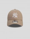 GORRA NEW ERA NEW YORK YANKEES ESSENTIAL 9FORTY  PASTEL BROWN