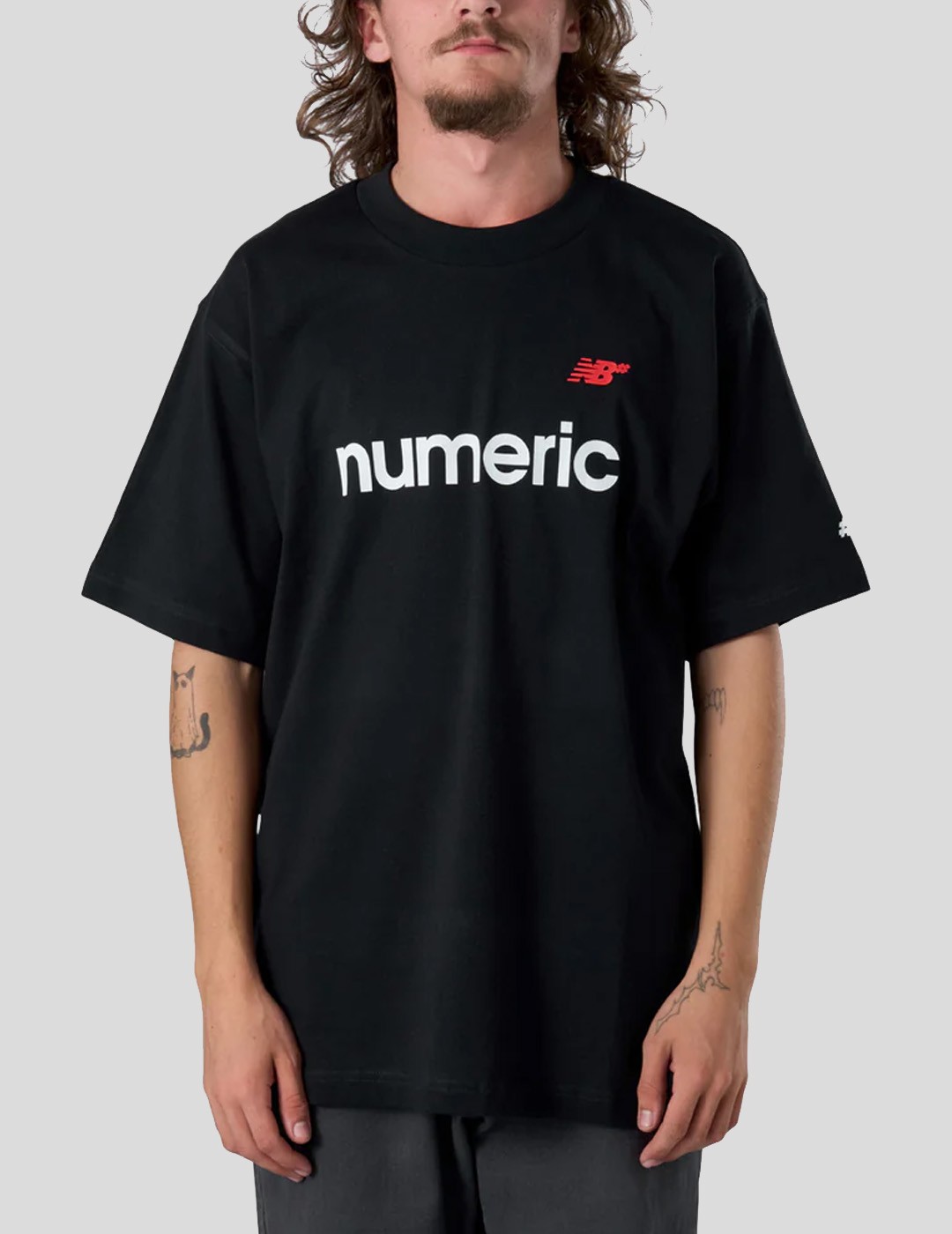 CAMISETA NEW BALANCE NUMERIC NUMERIC LINEAR LOGO TEE  BLACK 