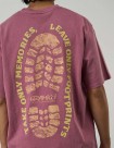 CAMISETA GRAMICCI FOOTPRINTS TEE PIGMENT  RED PIGMENT