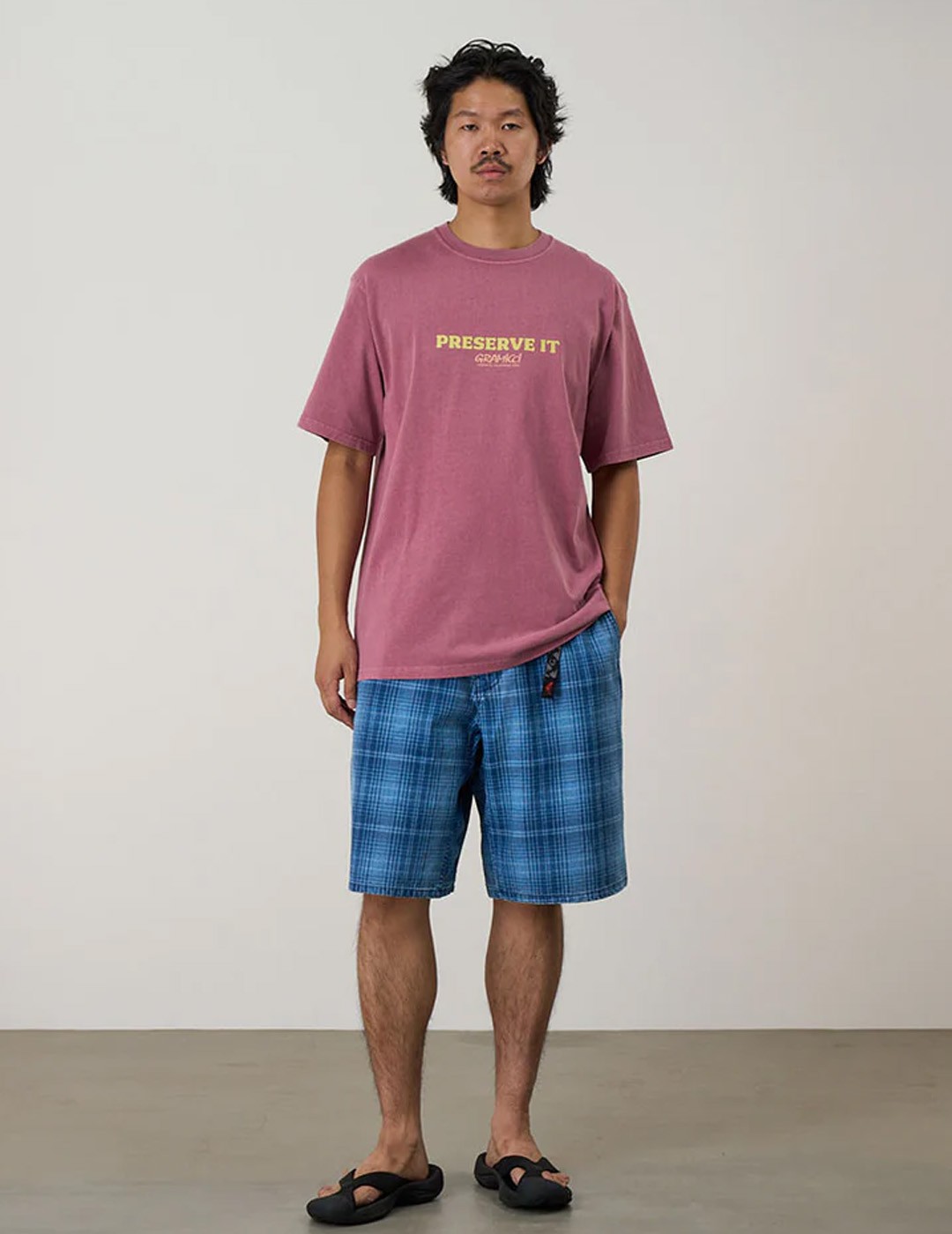 CAMISETA GRAMICCI FOOTPRINTS TEE PIGMENT  RED PIGMENT