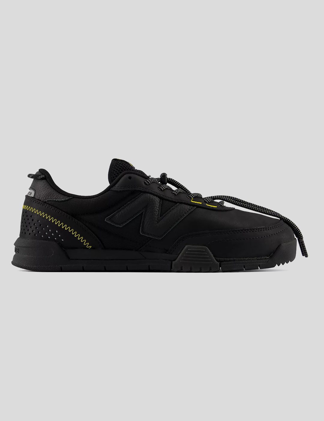 ZAPATILLAS NEW BALANCE NUMERIC 440 LOW TRAIL BLACK